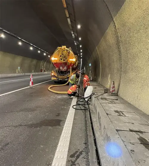 施甸隧道排水渠清淤